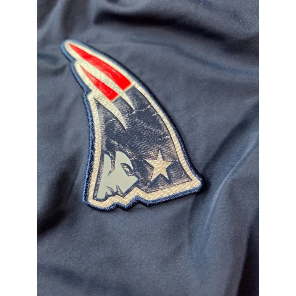 Nike Windbreaker Mens 2 Extra Large Blue Red New England Patriots NFL Jacket